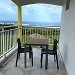 appartement modern typique avec vue sur mer