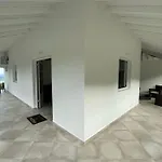 appartement modern typique avec vue sur mer